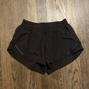 Lululemon Hotty Hot shorts 2.5”